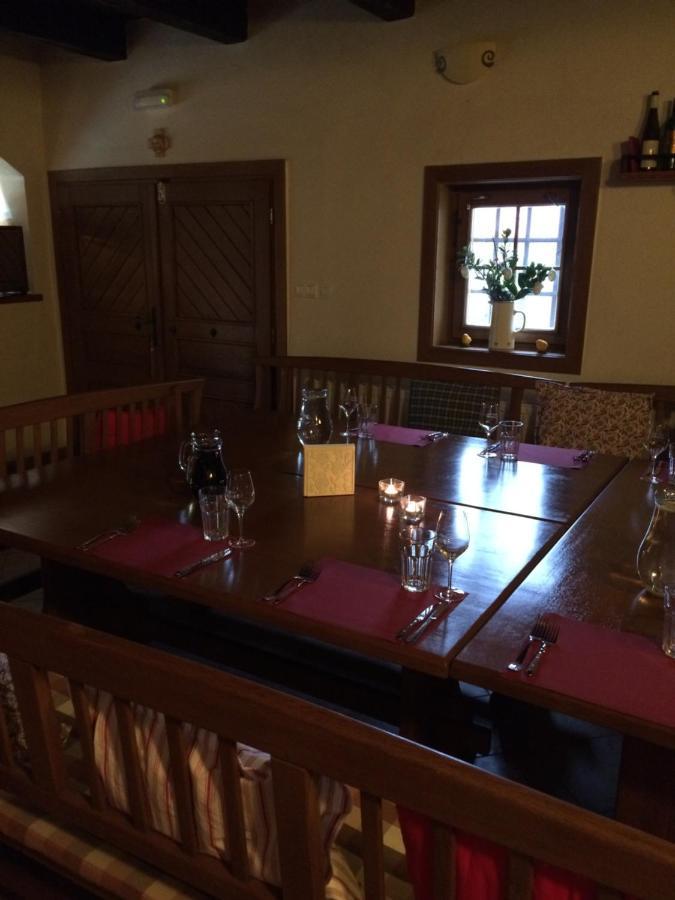 Sklep U Hrabalu Aparthotel Hustopeče Екстериор снимка