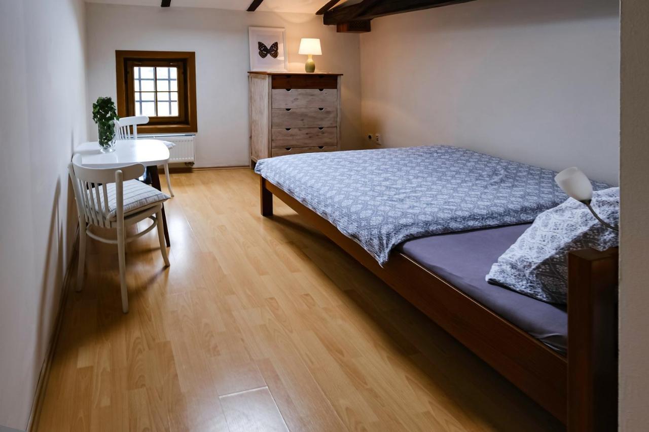 Sklep U Hrabalu Aparthotel Hustopeče Екстериор снимка