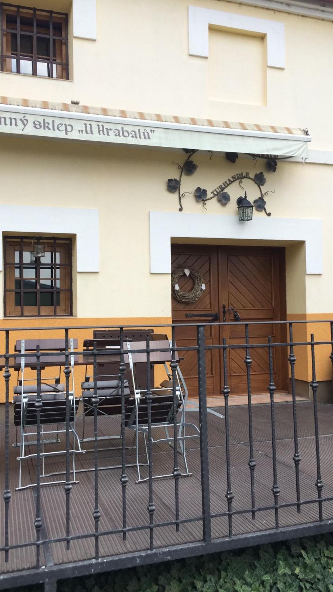 Sklep U Hrabalu Aparthotel Hustopeče Екстериор снимка